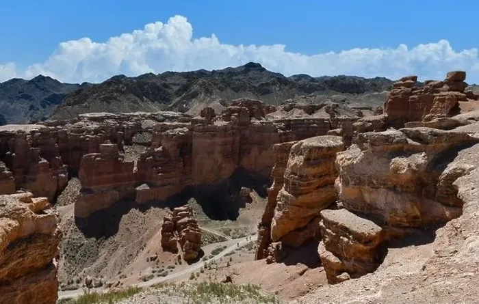 Framed Print : Tourists take pictures at the bottom of the canyon, panoramic view Framed Print : Tourists take pictures at the bottom of the canyon, panoramic view