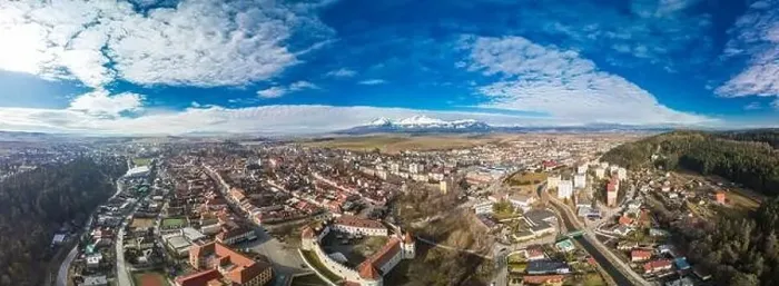 Framed Print : The town of Kezmarok with views of High Tatras, Slovakia Framed Print : The town of Kezmarok with views of High Tatras, Slovakia