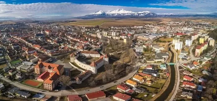 Framed Print : The town of Kezmarok with views of High Tatras, Slovakia Framed Print : The town of Kezmarok with views of High Tatras, Slovakia