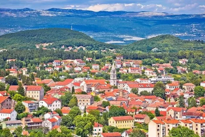 Framed Print : Town of Sinj in Dalmatia hinterland view, southern Croatia Framed Print : Town of Sinj in Dalmatia hinterland view, southern Croatia