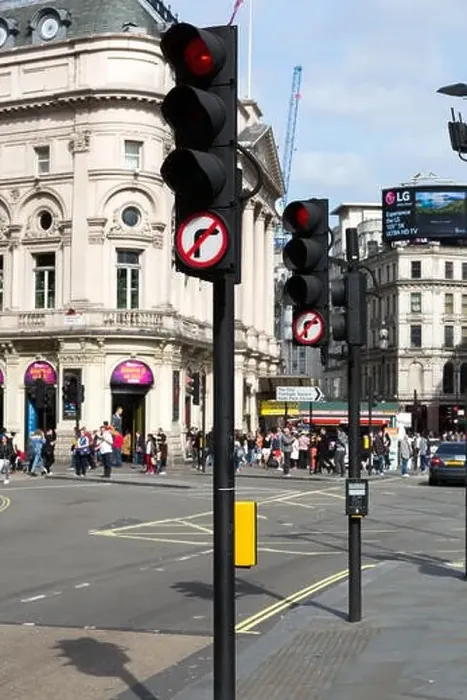 Framed Print : Traffic Light at Piccadilly Circus, London UK Framed Print : Traffic Light at Piccadilly Circus, London UK