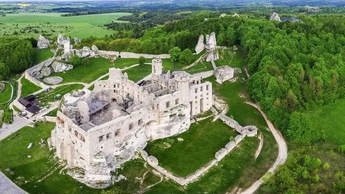 Framed Print : Trail of the Eagles Nests - Ogrodzieniec Castle in the village of Podzamcze