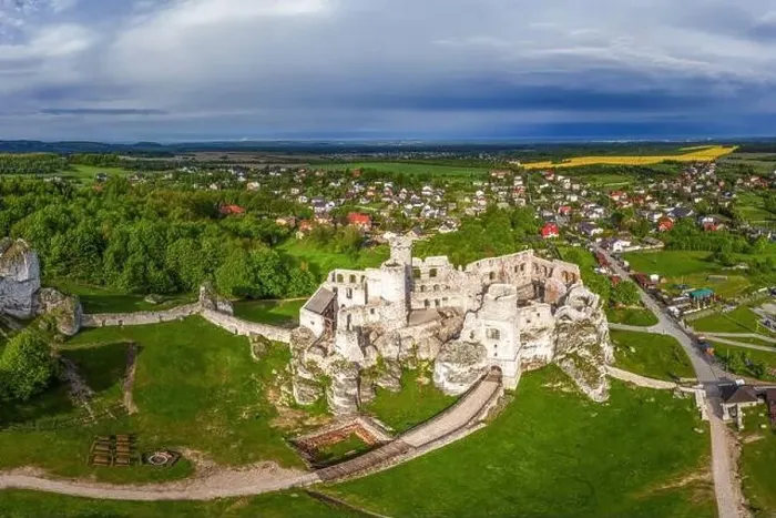 Framed Print : Trail of the Eagles Nests - Ogrodzieniec Castle in the village of Podzamcze Framed Print : Trail of the Eagles Nests - Ogrodzieniec Castle in the village of Podzamcze
