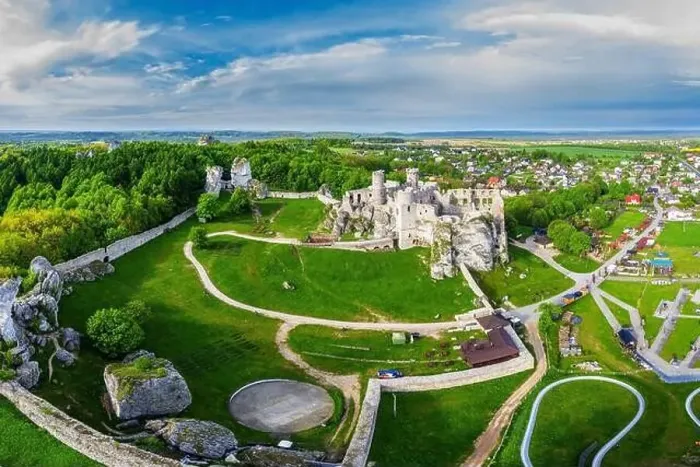 Framed Print : Trail of the Eagles Nests - Ogrodzieniec Castle in the village of Podzamcze Framed Print : Trail of the Eagles Nests - Ogrodzieniec Castle in the village of Podzamcze