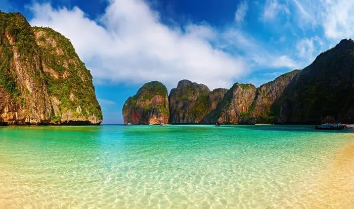 Framed Print : Tropical beach, Maya Bay, Andaman Sea, Thailand Framed Print : Tropical beach, Maya Bay, Andaman Sea, Thailand