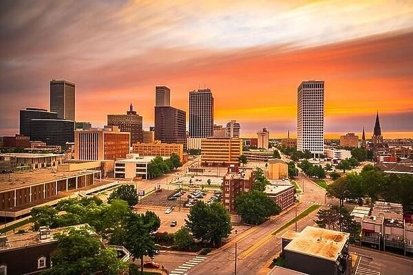 Tulsa, Oklahoma, USA downtown skyline at twilight
