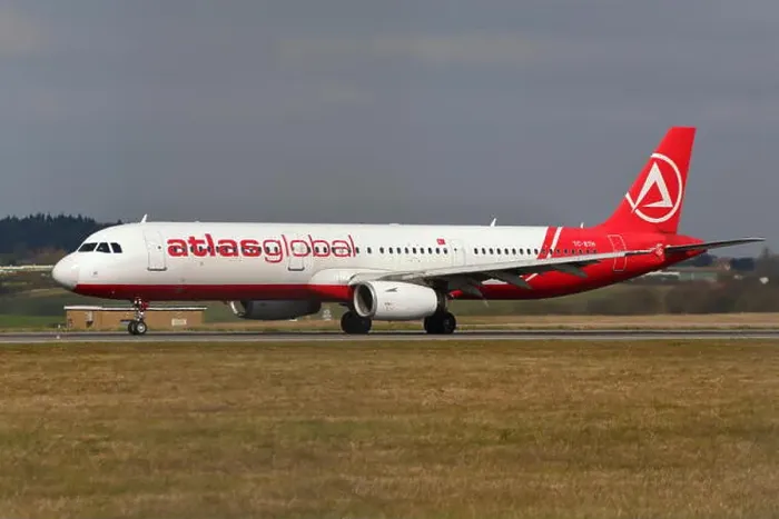 Framed Print : Turkish AtlasGlobal Airbus A321-200 TC-ETH departing from Luton Airport, UK Framed Print : Turkish AtlasGlobal Airbus A321-200 TC-ETH departing from Luton Airport, UK