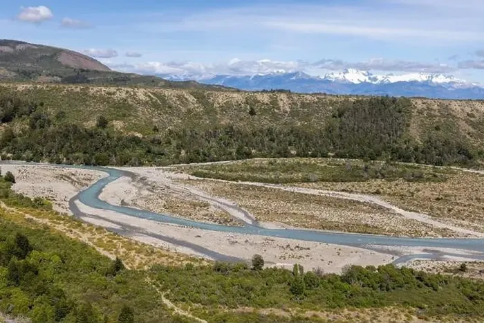 Framed Print : Turquoise creek flowing to the beautiful Lago General Carrera in southern Chile - Traveling the Carretera Austral Framed Print : Turquoise creek flowing to the beautiful Lago General Carrera in southern Chile - Traveling the Carretera Austral