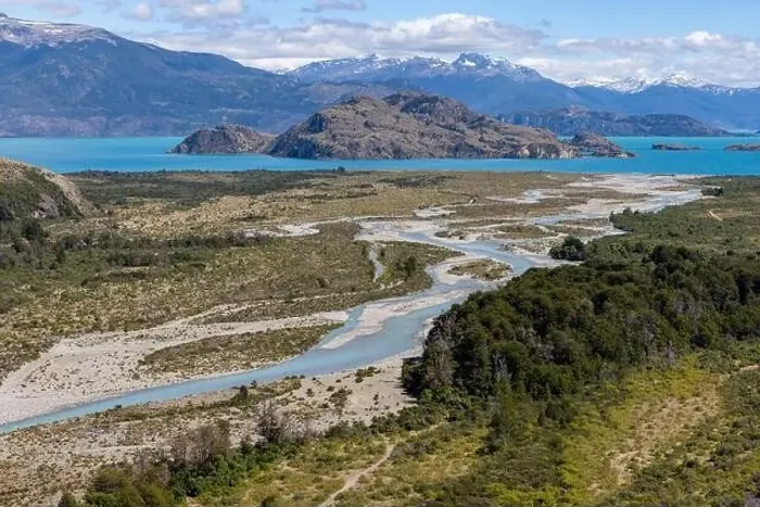 Framed Print : Turquoise creek flowing to the beautiful Lago General Carrera in southern Chile - Traveling the Carretera Austral Framed Print : Turquoise creek flowing to the beautiful Lago General Carrera in southern Chile - Traveling the Carretera Austral