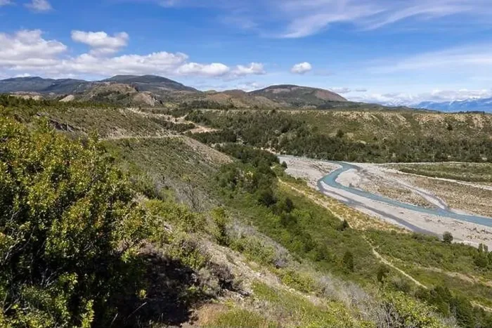 Framed Print : Turquoise creek flowing to the beautiful Lago General Carrera in southern Chile - Traveling the Carretera Austral Framed Print : Turquoise creek flowing to the beautiful Lago General Carrera in southern Chile - Traveling the Carretera Austral