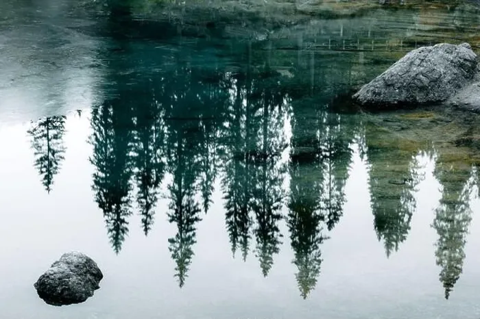 Framed Print : Turquoise frozen water of Lake Carezza (Karersee) in Western Dolomites, Italy. Beautiful close up view with stones and pines reflection Framed Print : Turquoise frozen water of Lake Carezza (Karersee) in Western Dolomites, Italy. Beautiful close up view with stones and pines reflection