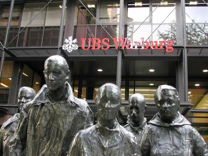 Framed Print : UBS Warburg with sculpture Rush Hour by George Segal at the Broadgate complex Liverpool Street Station Framed Print : UBS Warburg with sculpture Rush Hour by George Segal at the Broadgate complex Liverpool Street Station