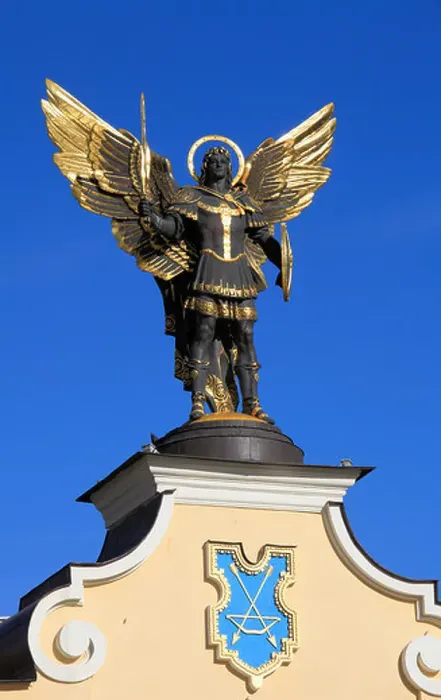 Framed Print : Ukraine, Kiev, Kyiv, Archangel Michael statue, Independence Square, Maidan Nezalezhnosti Framed Print : Ukraine, Kiev, Kyiv, Archangel Michael statue, Independence Square, Maidan Nezalezhnosti