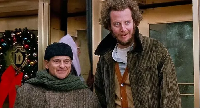 Framed Print : USA. Joe Pesci and Daniel Stern in ©20th Century Fox holiday special : Home Alone 2: Lost in New York (1992) Framed Print : USA. Joe Pesci and Daniel Stern in ©20th Century Fox holiday special : Home Alone 2: Lost in New York (1992)