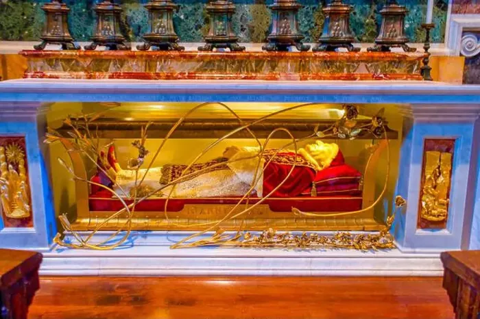 Framed Print : VATICAN CITY - JANUARY 13, 2019: The body of Blessed Pope John XXIII in glass coffin beneath the Altar of St