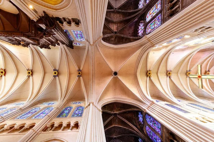 Framed Print : The vaulted ceiling interior of Chartres Cathedral de Notre Dame, France Framed Print : The vaulted ceiling interior of Chartres Cathedral de Notre Dame, France