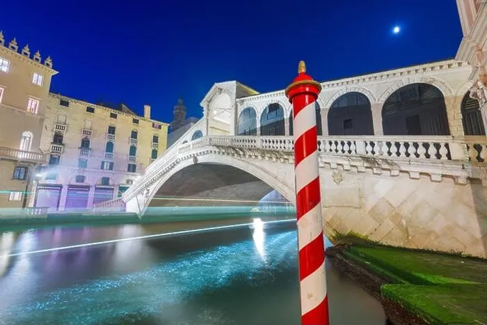 Framed Print : Venice, Italy with light trails on the Grand Canal passing under the Rialto Bridge at night Framed Print : Venice, Italy with light trails on the Grand Canal passing under the Rialto Bridge at night