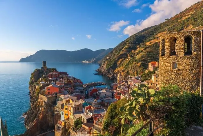 Framed Print : Vernazza, La Spezia, Liguria, Italy in the Cinque Terre region in the afternoon