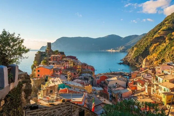 Framed Print : Vernazza, La Spezia, Liguria, Italy in the Cinque Terre region in the afternoon Framed Print : Vernazza, La Spezia, Liguria, Italy in the Cinque Terre region in the afternoon