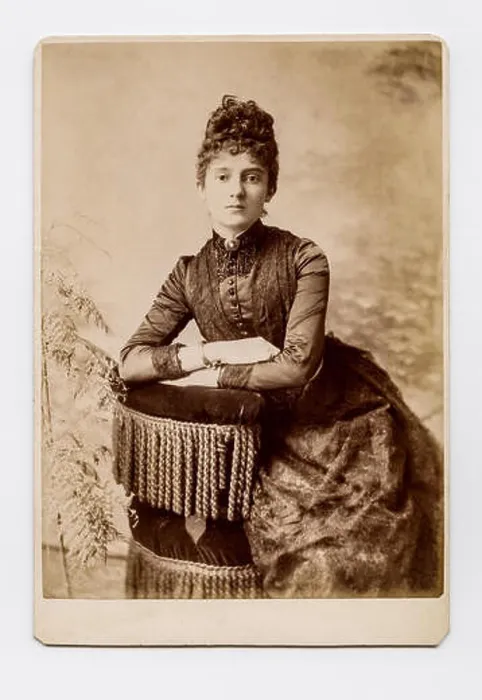 Framed Print : Victorian Cabinet Card studio portrait of young woman from the Gunn & Stuart studio. Taken around 1890