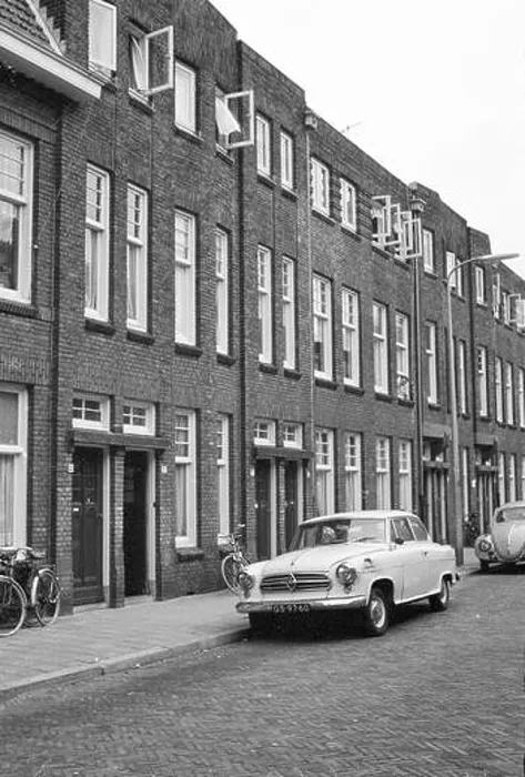 Framed Print : View of the facades of the houses Alberdingk Thijmstraat 13 (left) bear in Utrecht Framed Print : View of the facades of the houses Alberdingk Thijmstraat 13 (left) bear in Utrecht