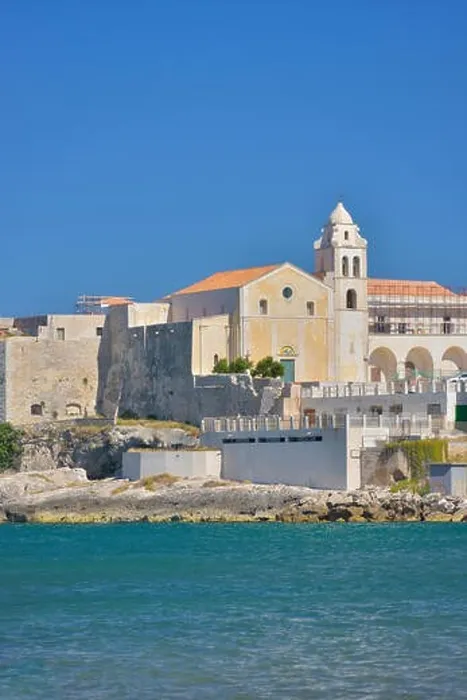 Framed Print : View at the houses from the coast of Vieste on a sunny day, Puglia region, Italy Framed Print : View at the houses from the coast of Vieste on a sunny day, Puglia region, Italy