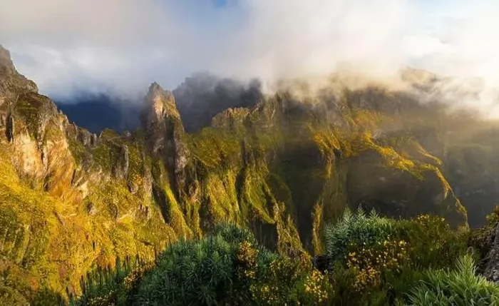 Framed Print : View from Miradouro do Ninho da Manta of Pico do Arieiro at sunrise, Madeira, Portugal, Atlantic, Europe Framed Print : View from Miradouro do Ninho da Manta of Pico do Arieiro at sunrise, Madeira, Portugal, Atlantic, Europe