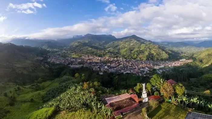 Framed Print : View of the Town of Jardin, Antioquia on a Sunny Day Framed Print : View of the Town of Jardin, Antioquia on a Sunny Day