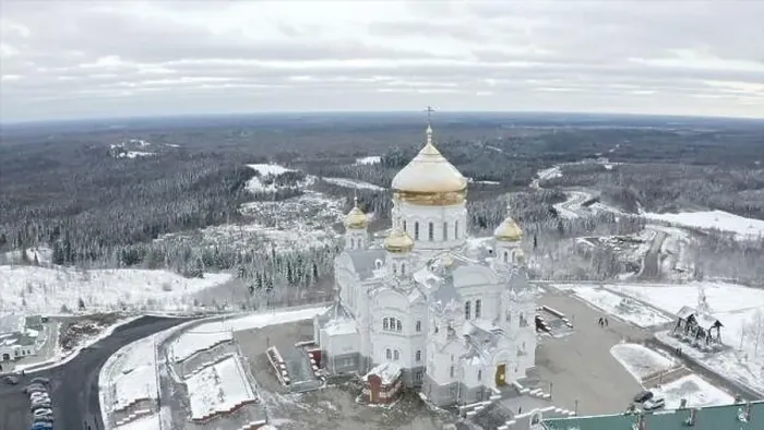 Framed Print : Top view of white church with golden domes in winter Framed Print : Top view of white church with golden domes in winter