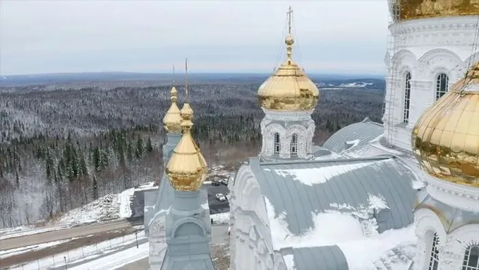 Framed Print : Top view of white church with golden domes in winter Framed Print : Top view of white church with golden domes in winter