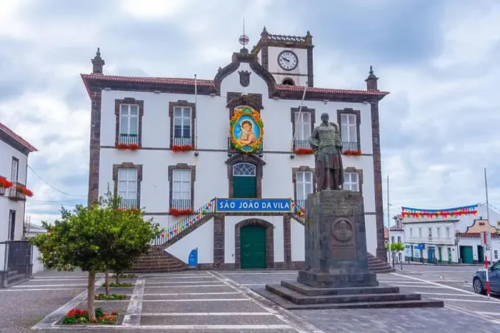 Framed Print : Vila Franca do Campo, Portugal, June 24, 2021: Camara Municipal in Vila Franca do Campo town at Sao Miguel, Portugal Framed Print : Vila Franca do Campo, Portugal, June 24, 2021: Camara Municipal in Vila Franca do Campo town at Sao Miguel, Portugal