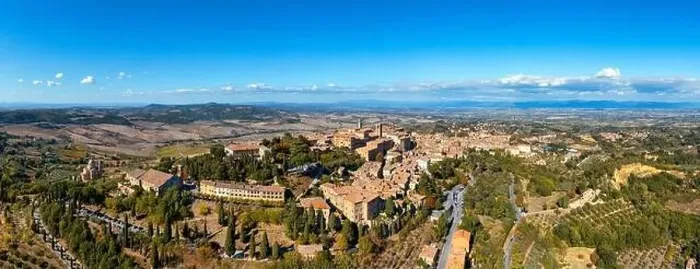 Framed Print : Village of Montepulciano with wonderful architecture and houses Framed Print : Village of Montepulciano with wonderful architecture and houses