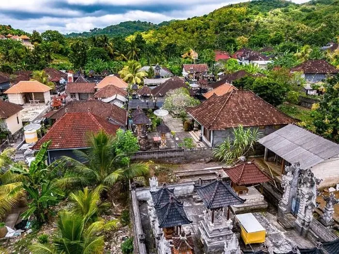 Framed Print : Village of Pejukutan on Nusa Penida Island, in Klungkung Regency, Indonesia Framed Print : Village of Pejukutan on Nusa Penida Island, in Klungkung Regency, Indonesia