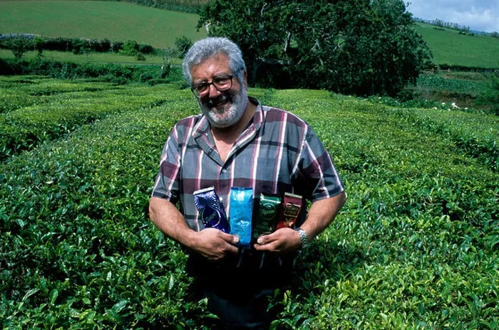 Framed Print : A visitor to the Gorreana tea plantation on São Miguel island in the Azores clutching four packets of different tea Framed Print : A visitor to the Gorreana tea plantation on São Miguel island in the Azores clutching four packets of different tea