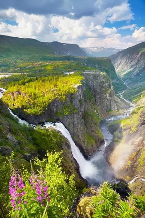 Framed Print : The Voringfossen waterfall, Hordaland, Norway Framed Print : The Voringfossen waterfall, Hordaland, Norway