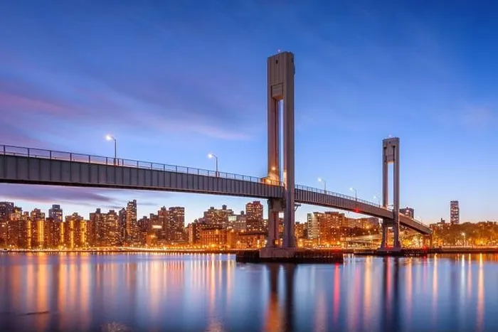 Framed Print : Wards Island Bridge crossing the Harlem River between Manhattan Island and Wards Island in New York City Framed Print : Wards Island Bridge crossing the Harlem River between Manhattan Island and Wards Island in New York City