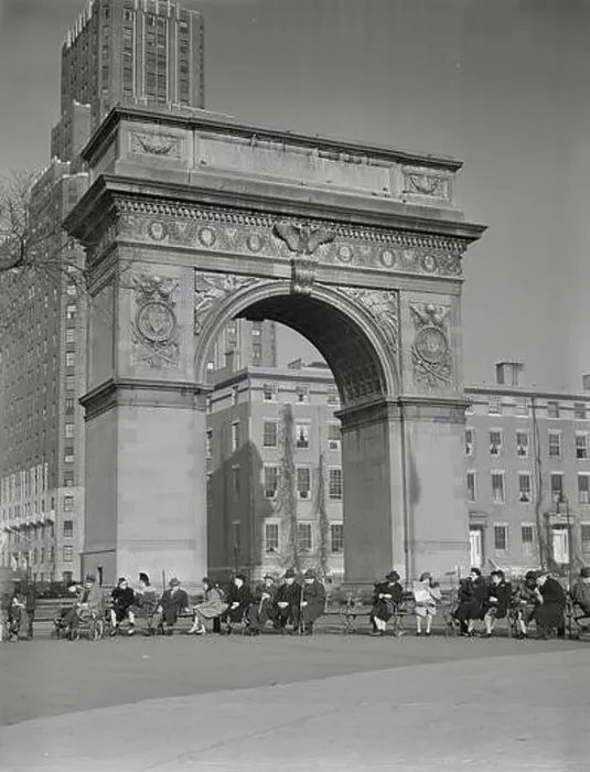 Framed Print : Washington Square arch, New York City, December 1941 Framed Print : Washington Square arch, New York City, December 1941