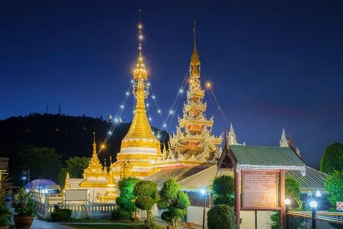 Framed Print : Wat Jongklang Temple and Wat Jongkham Temple is the most attention place for tourist with sunset sky in Mae Hong Son near Chiang mai, Thailand Framed Print : Wat Jongklang Temple and Wat Jongkham Temple is the most attention place for tourist with sunset sky in Mae Hong Son near Chiang mai, Thailand