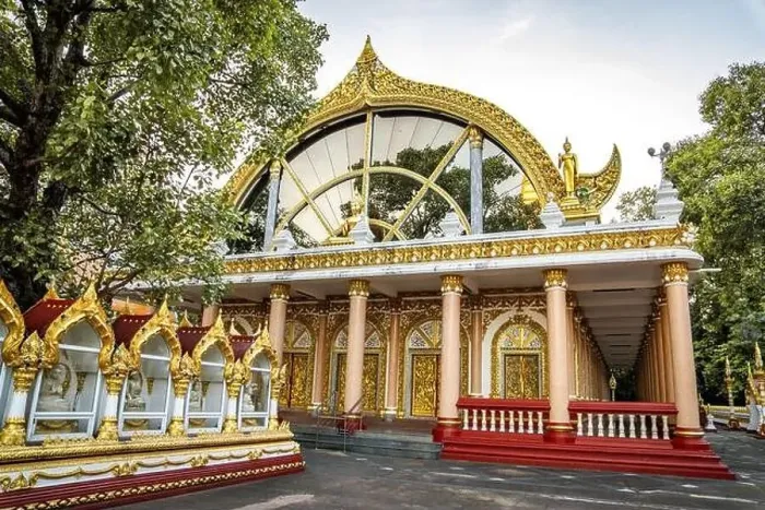 Framed Print : Wat Phra That Nong Bua, in Ubon, Thailand, south east asia Framed Print : Wat Phra That Nong Bua, in Ubon, Thailand, south east asia