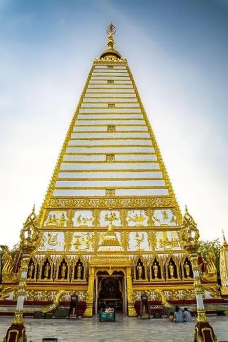 Framed Print : Wat Phra That Nong Bua, in Ubon, Thailand, south east asia Framed Print : Wat Phra That Nong Bua, in Ubon, Thailand, south east asia