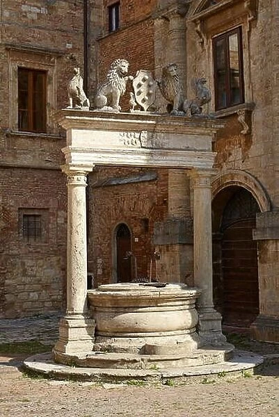Water well, Montepulciano, Tuscany, Italy