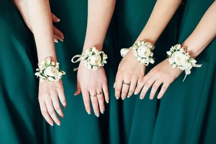 Framed Print : Wedding flowers in hand the bride and her bridesmaids Framed Print : Wedding flowers in hand the bride and her bridesmaids
