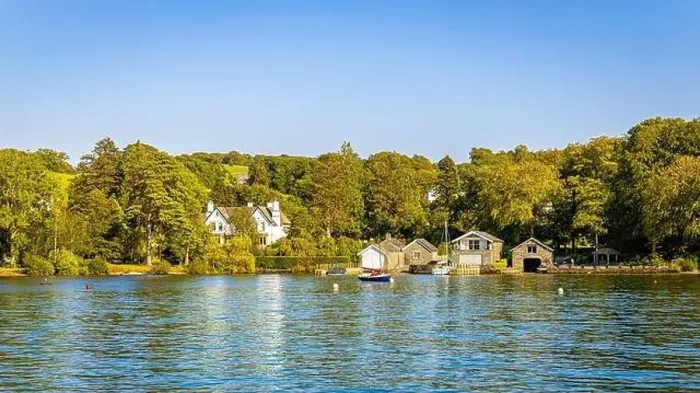 Framed Print : Wendermere lake near Bowness-on-Windermere in Lake District, a region and national park in Cumbria in northwest England Framed Print : Wendermere lake near Bowness-on-Windermere in Lake District, a region and national park in Cumbria in northwest England