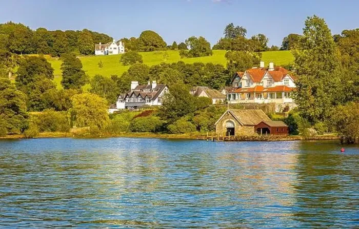 Framed Print : Wendermere lake near Bowness-on-Windermere in Lake District, a region and national park in Cumbria in northwest England Framed Print : Wendermere lake near Bowness-on-Windermere in Lake District, a region and national park in Cumbria in northwest England