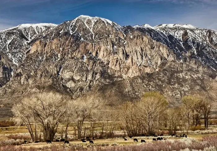 Framed Print : Wheeler Ridge in Eastern Sierra Nevada, over Round Valley in late winter, near Bishop, California, USA Framed Print : Wheeler Ridge in Eastern Sierra Nevada, over Round Valley in late winter, near Bishop, California, USA
