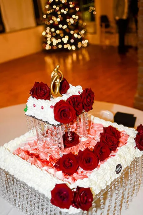 Framed Print : white wedding cake decorated with red roses Framed Print : white wedding cake decorated with red roses