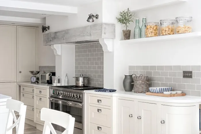 Framed Print : Whitewashed beam above range cooker in spacious kitchen Framed Print : Whitewashed beam above range cooker in spacious kitchen