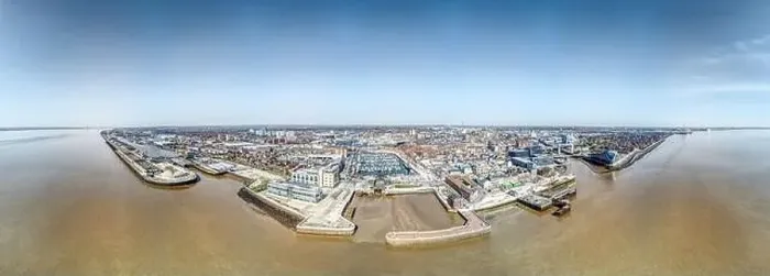 Framed Print : Wide panorama of Kingston upon Hull waterfront Framed Print : Wide panorama of Kingston upon Hull waterfront