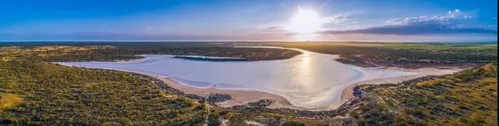 Framed Print : Wide panorama of pink salt lake Kenyon in Murray-Sunset National Park Framed Print : Wide panorama of pink salt lake Kenyon in Murray-Sunset National Park