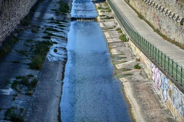 Framed Print : Wien, Wienfluss, Flussbett, Fluss